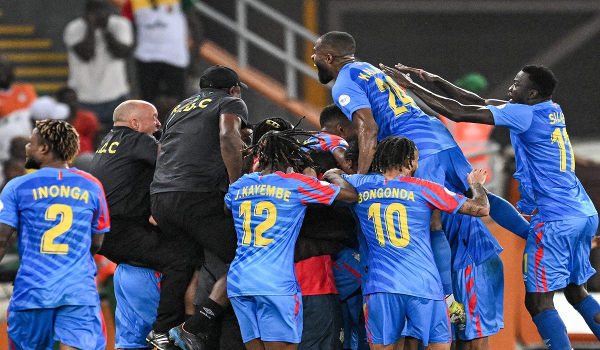 Para pemain Kongo melakukan selebrasi usai mencetak gol ke gawang Guinea di laga perempat final Piala Afrika.