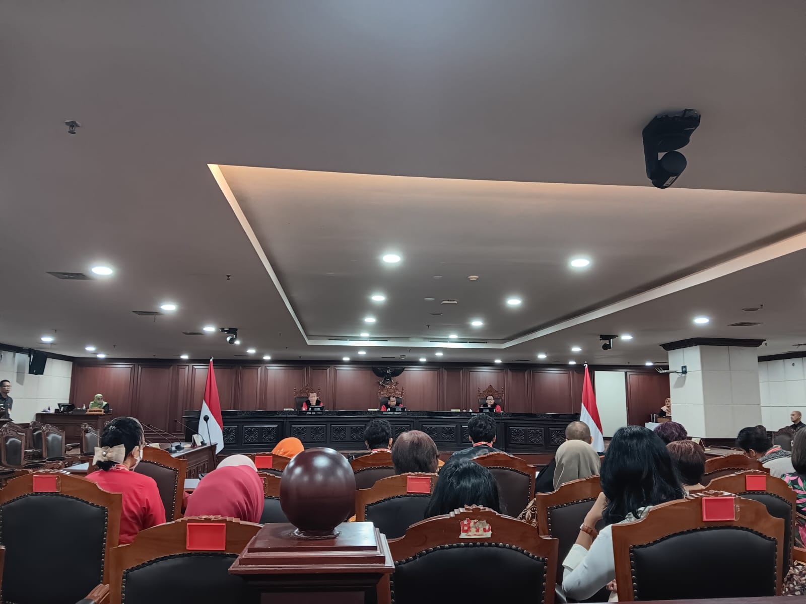 Mahkamah Konstitusi (MK) menggelar sidang uji materi Undang-undang masa jabatan notaris di Gedung MK, Jakarta, Senin (12/2/2024).