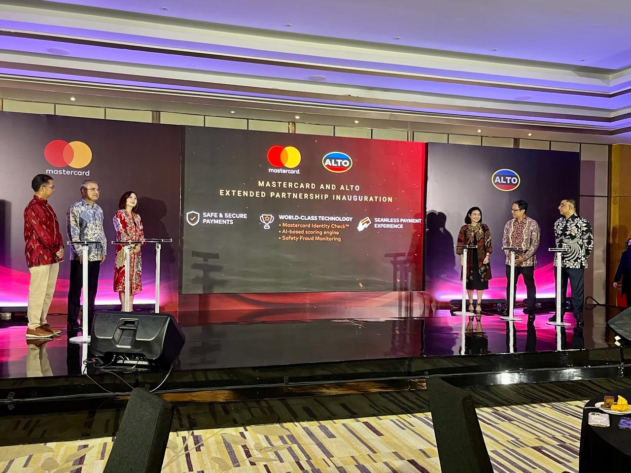 Acara inagurasi perluasan kerja sama antara Mastercard dan PT Alto Network (Alto) di Jakarta, Rabu (21/2/2024).