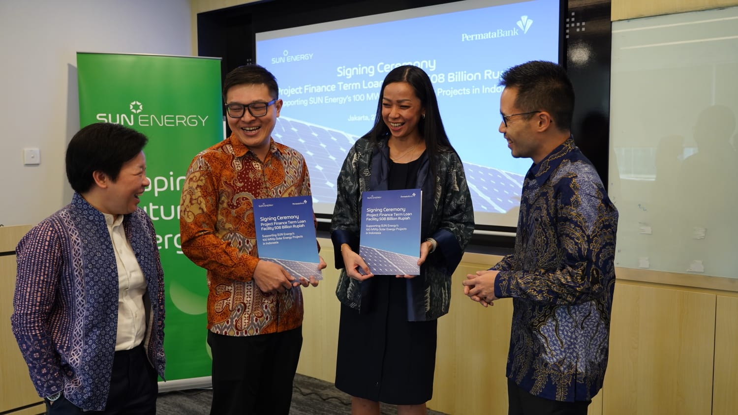 Permata Bank mengambil langkah signifikan melalui penyaluran fasilitas pembiayaan hijau sebesar Rp 500 Miliar untuk SUN Energy.