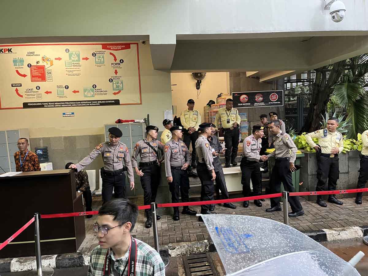 TPS 901 yang akan digunakan tahanan KPK mendapatkan penjagaan ketat dari kepolisian.