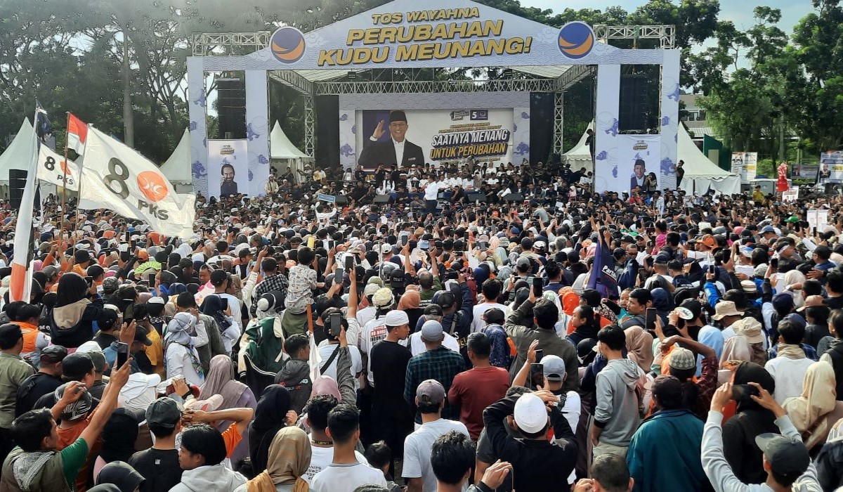 Anies Baswedan, terkesima dengan lautan manusia yang memadati Lapang Prawatasari, Cianjur, Jawa Barat