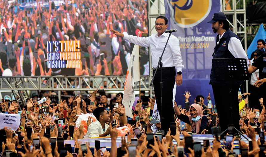 Capres Anies Rasyid Baswedan (kiri) bersama Ketum Partai NasDem Surya Paloh di Parepare, Sulawesi Selatan, kemarin.
