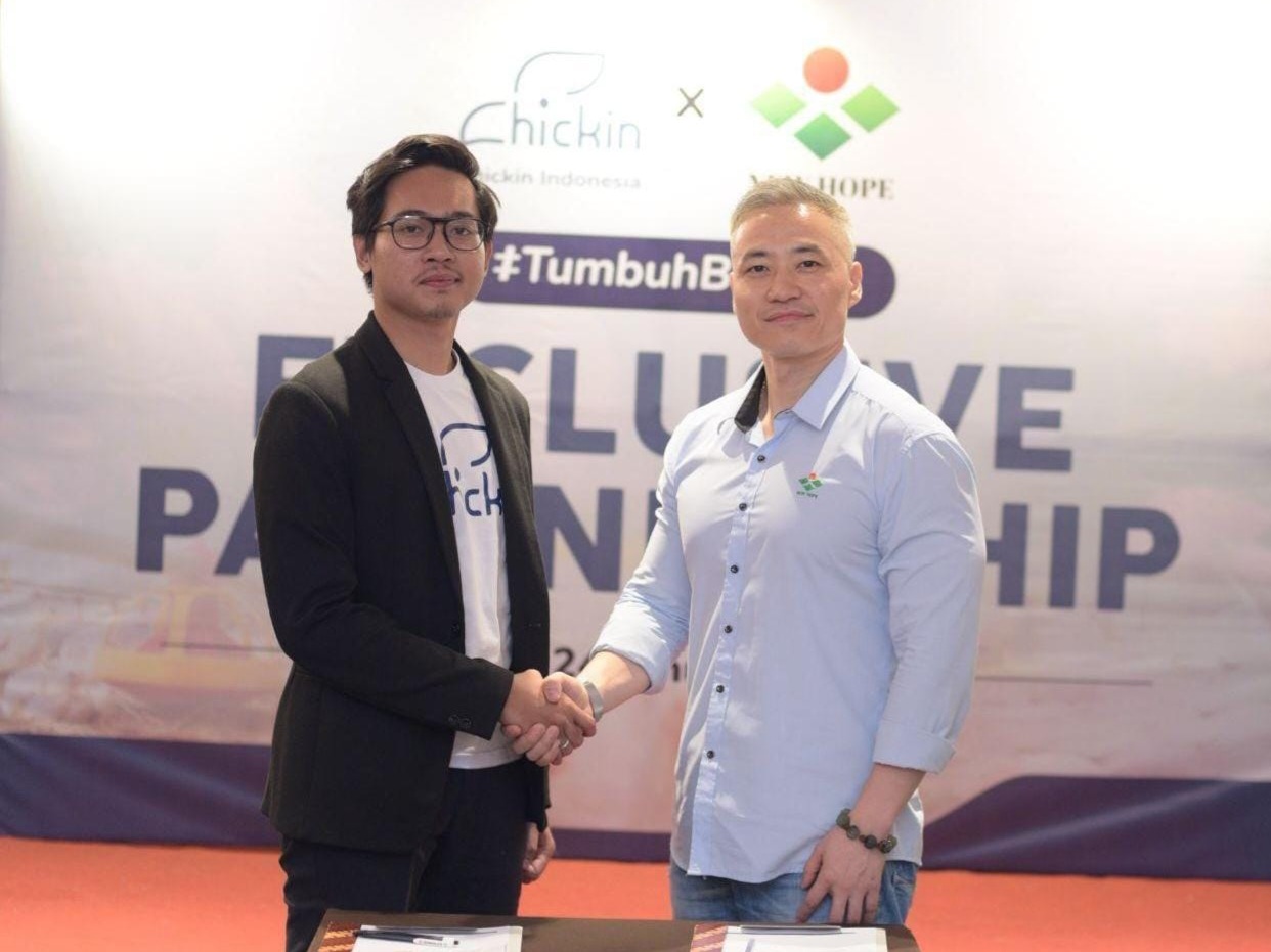 Sesi foto peresmian kerja sama Chickin Indonesia dan New Hope.