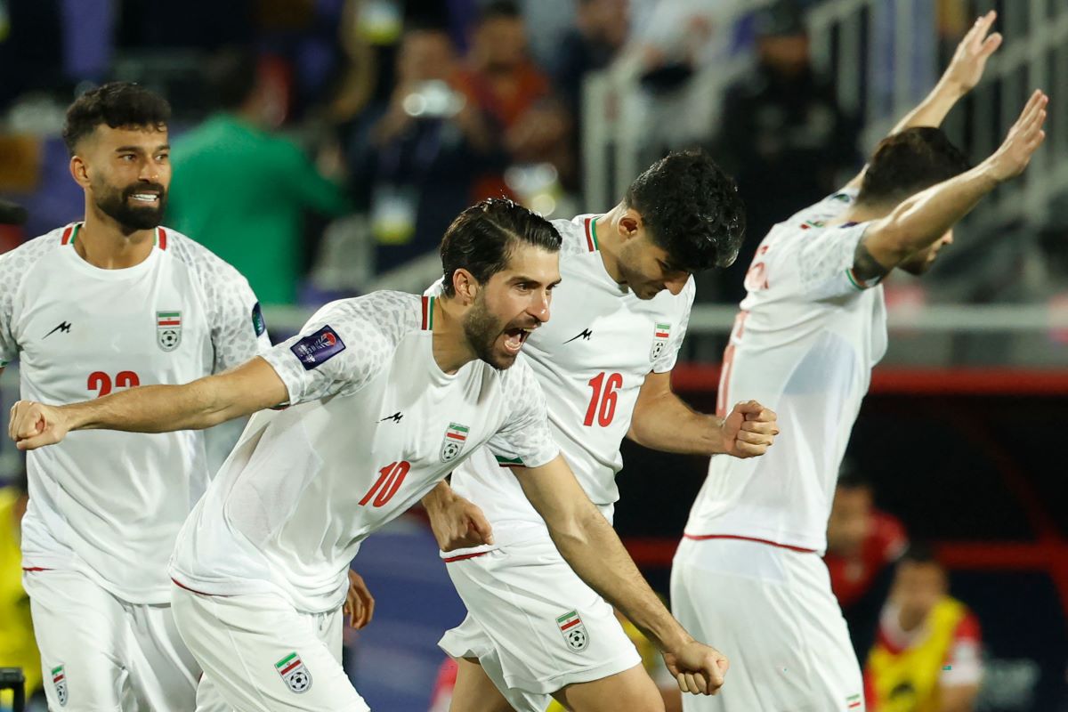Timnas Iran berselebrasi usai mengalahkan Suriah lewat adu penalti.