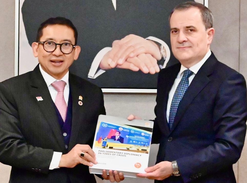 BKSAP DPR RI Fadli Zon dan Menlu Azerbaijan Jeyhun Bayramov ketika melaksanakan pertemuan bilateral di Baku, Azerbaijan. 