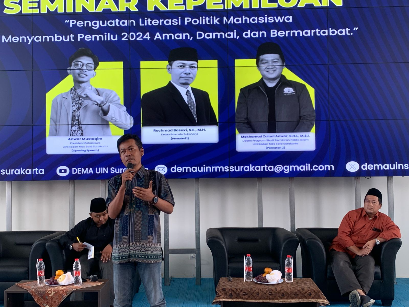 Ketua Bawaslu Sukoharjo, Rochmad Basuki, menjadi narasumber dalam seminar kepemliuan di Kampus UIN Surakarta