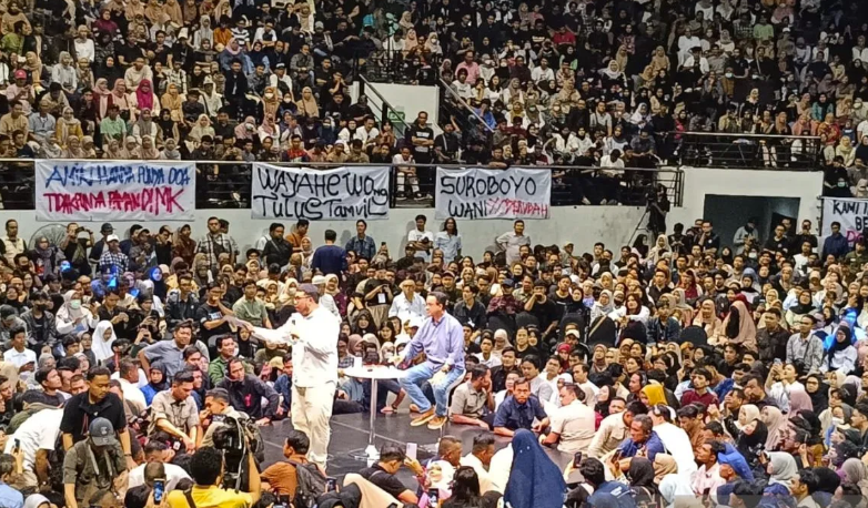 Peserta memadati Acara Desak Anies di Kota Surabaya