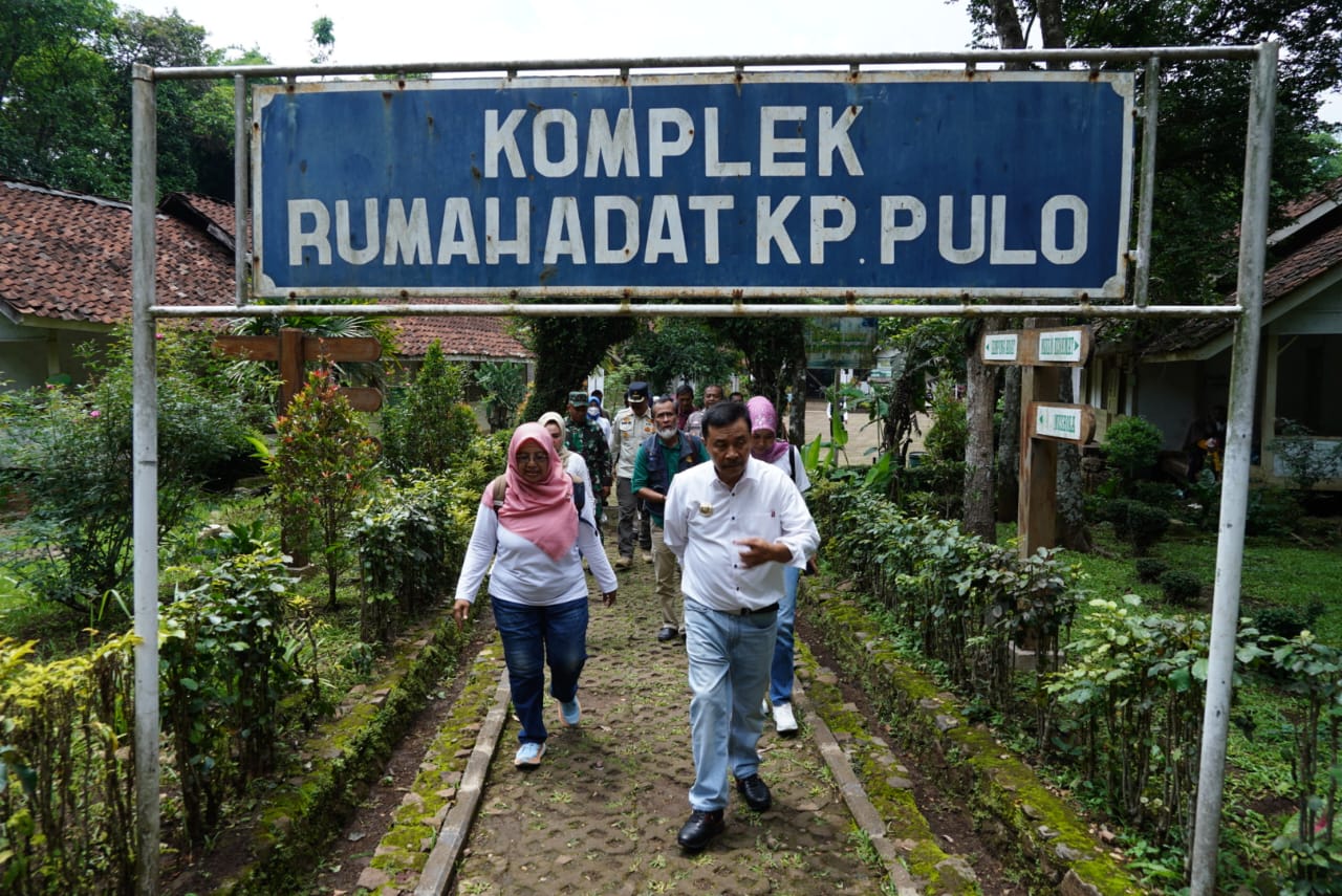 Penjabat Bupati Garut Barnas Adjidin mengunjungi sejumlah destinasi wisata di wilayahnya.