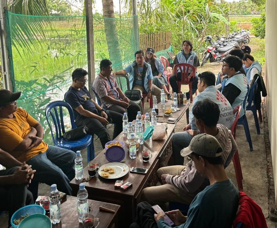 Para petani budi daya udang di Cilacap, Jawa Tengah saat mendapat penyuluhan.