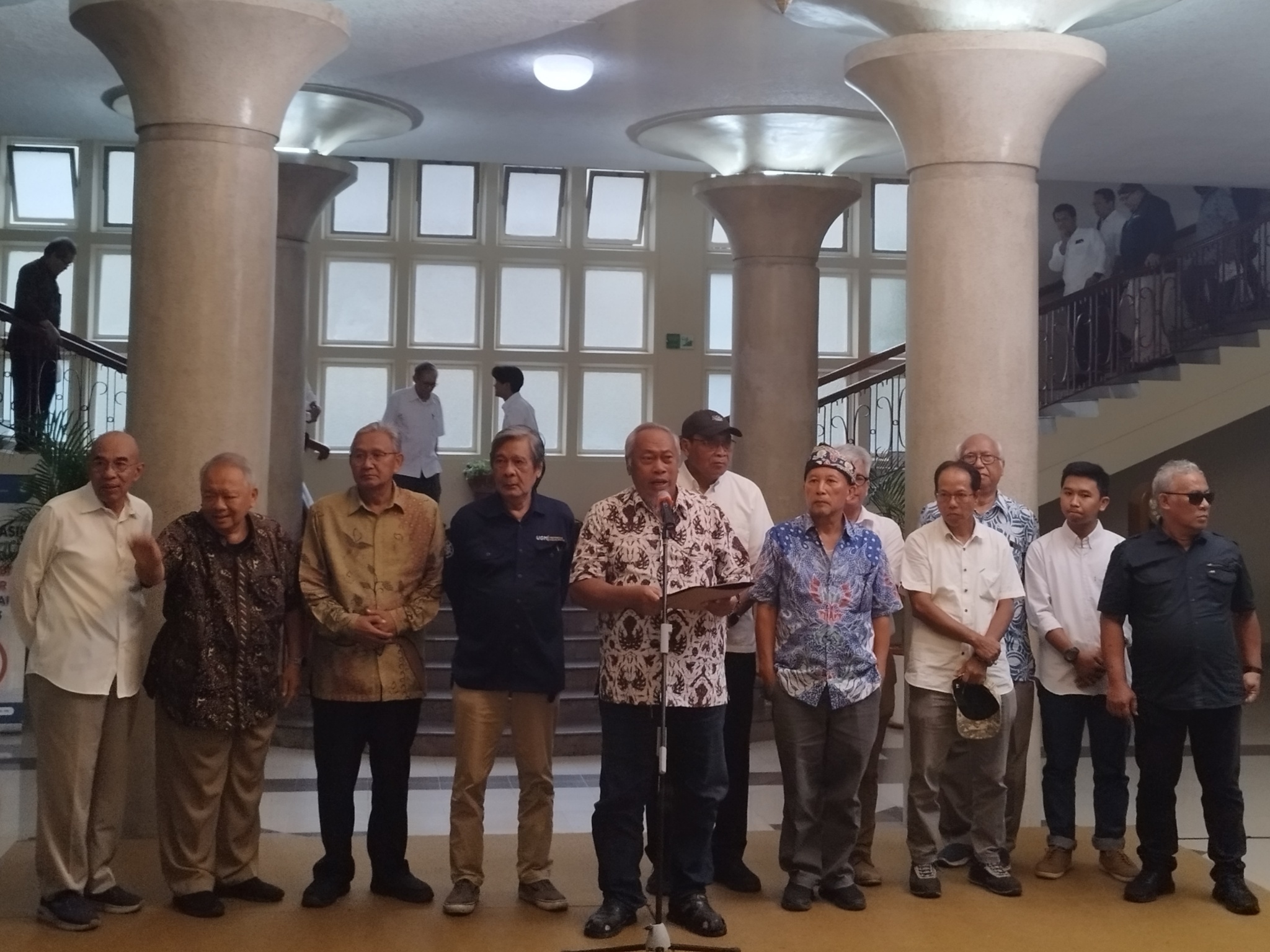 Civitas Akademika UGM membacakan petisi terhadap Presiden Joko Widodo