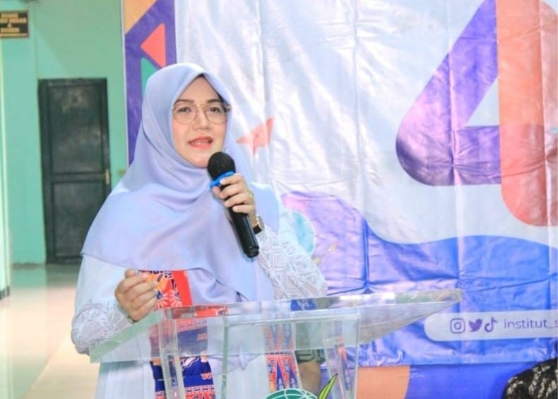  Plt. Rektor Institut STIAMI Dr. Euis Komalawati, S.Sos.