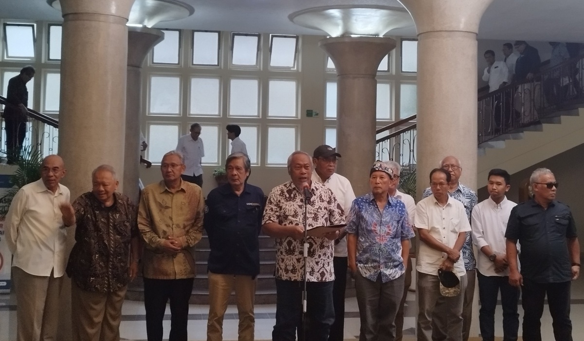 Prof Kuncoro Membacakan Petisi Civitas Akademika UGM.