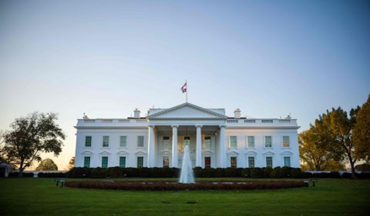 Gedung putih tempat Presiden Amerika Serikat berkantor