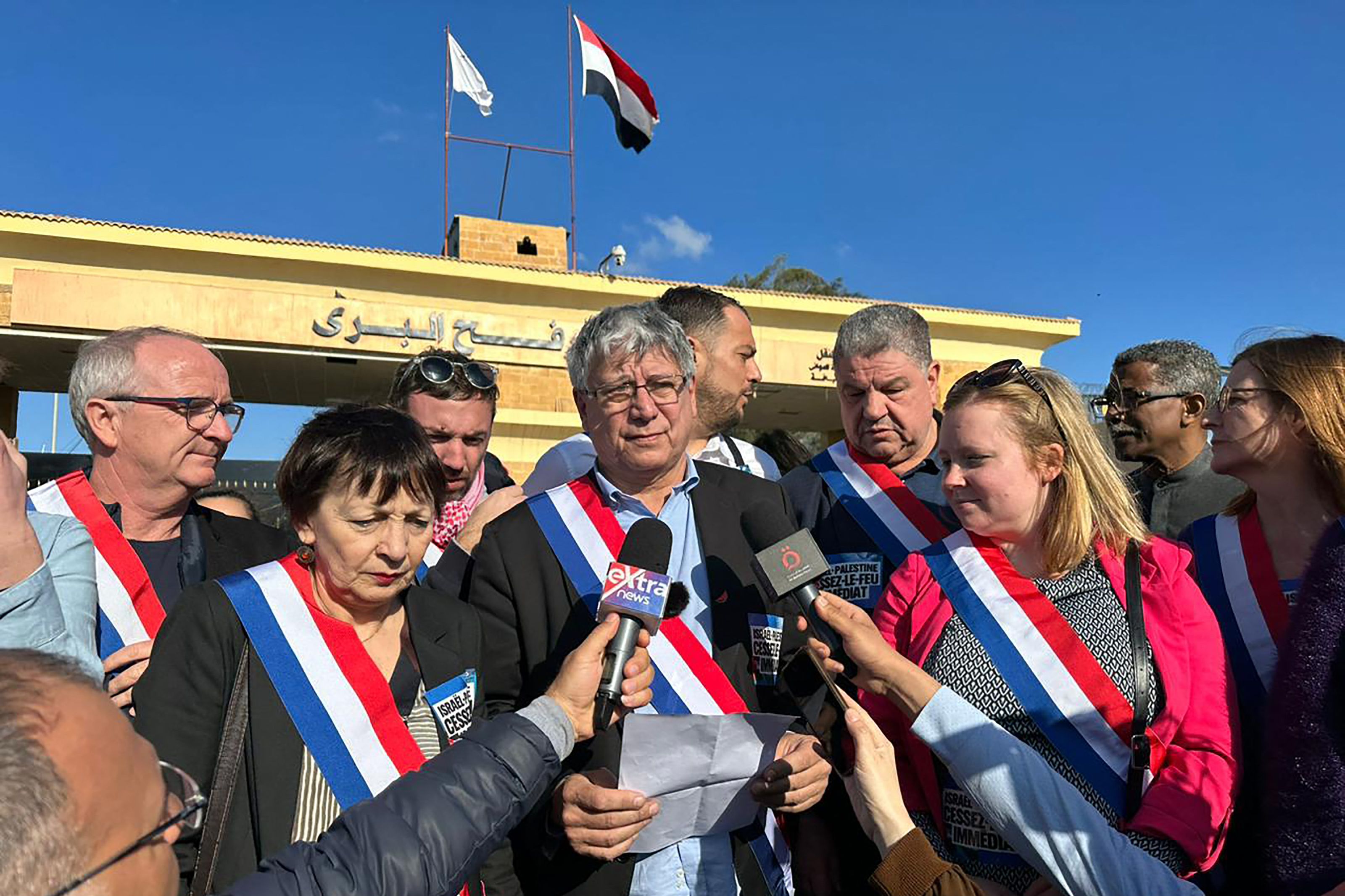 Delegasi Prancis membacakan statemen yang meminta gencatan senjata di Gaza saat berkunjung ke Mesir