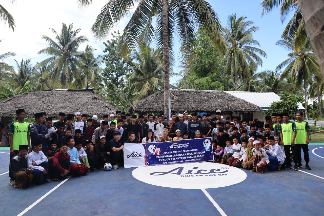 Aice membangun lapangan serbaguna untuk Pondok Pesantren Babussalam di Kabupaten Lombok Utara, NTB.