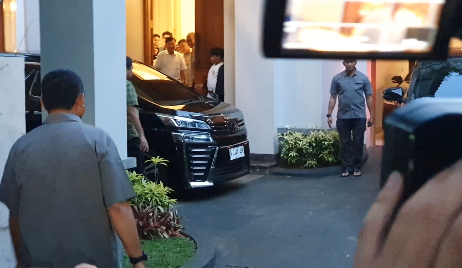 Anies dan Cak Imin datangi rumah JK saat proses quick count bergulir di sore hari