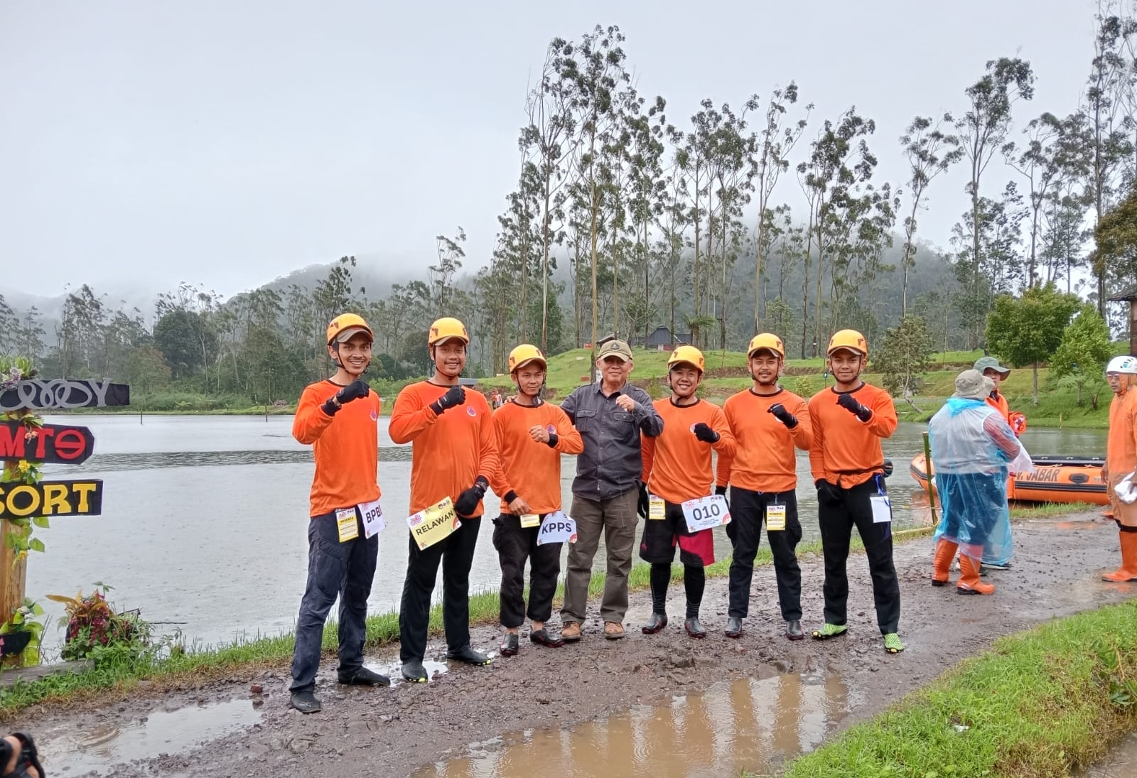 Sejumlah anggota BPBD Kabupaten Tasikmalaya bersiap menghadapi ancaman bencana