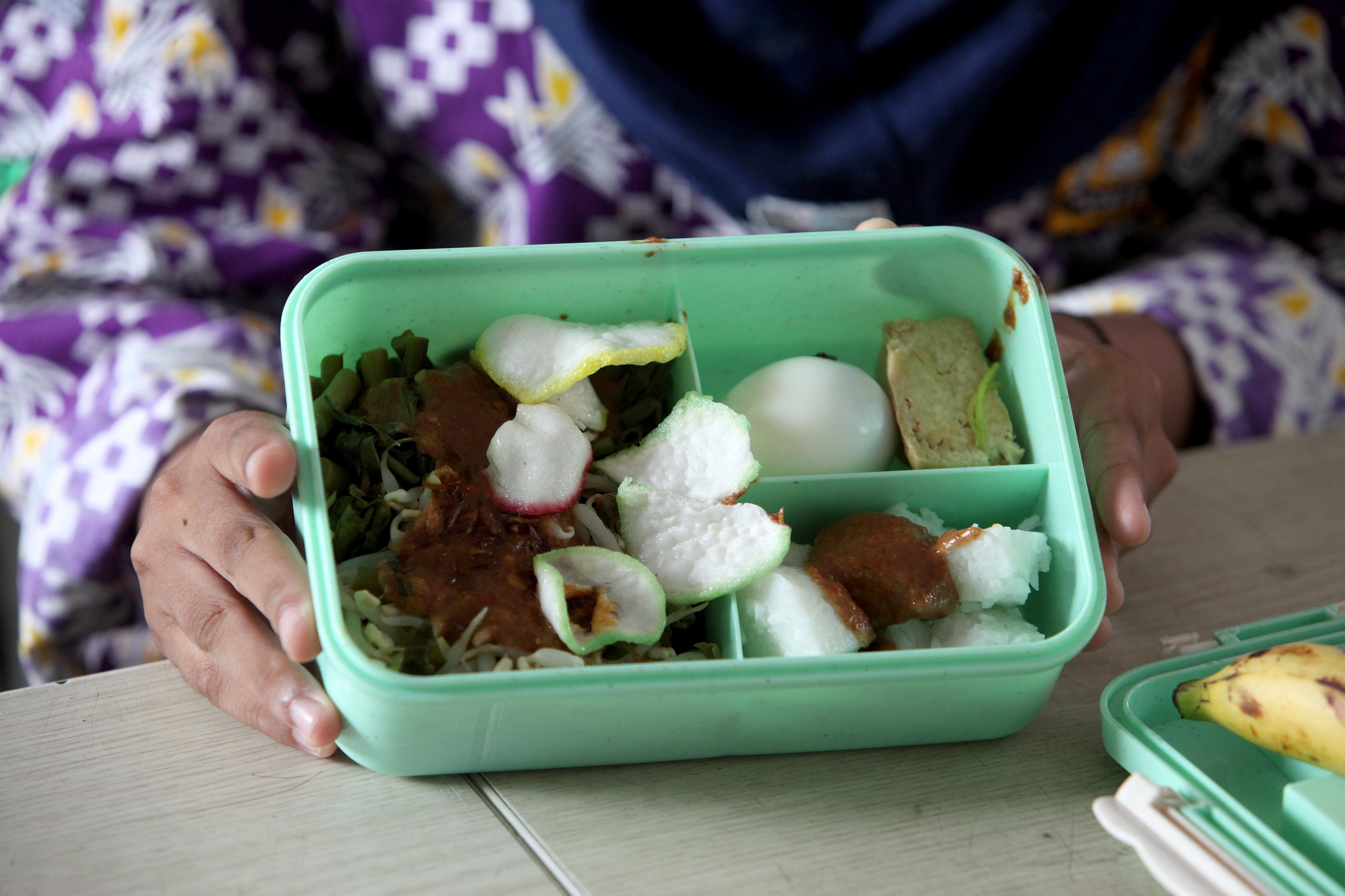 Simulasi makan siang gratis di Tangerang, Banten