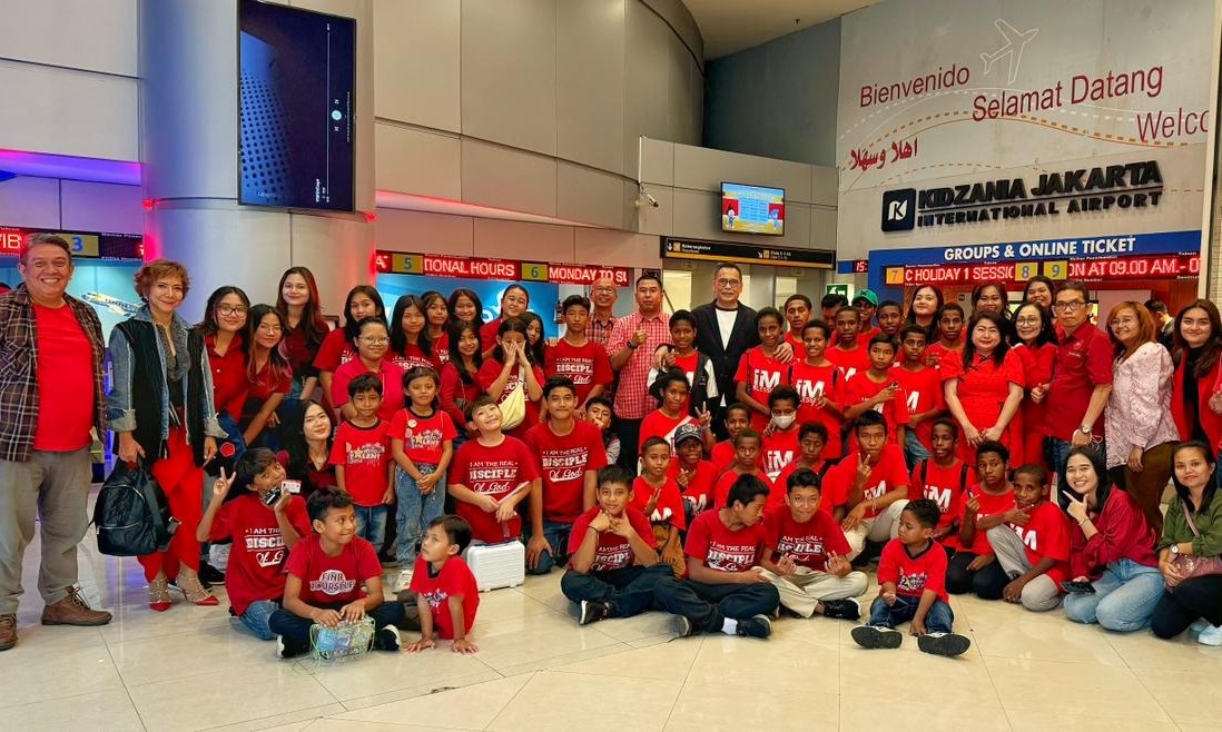 IKA FH Trisakti mengajak lebih dari 50 anak panti asuhan untuk merasakan pengalaman seru dalam simulasi berbagai profesi di Kidzania.