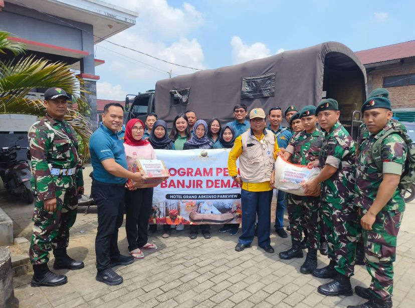 Grand Arkenso Hotel Semarang dan Yonif Raider 400/BR Salurkan Bantuan untuk Korban Banjir Demak
