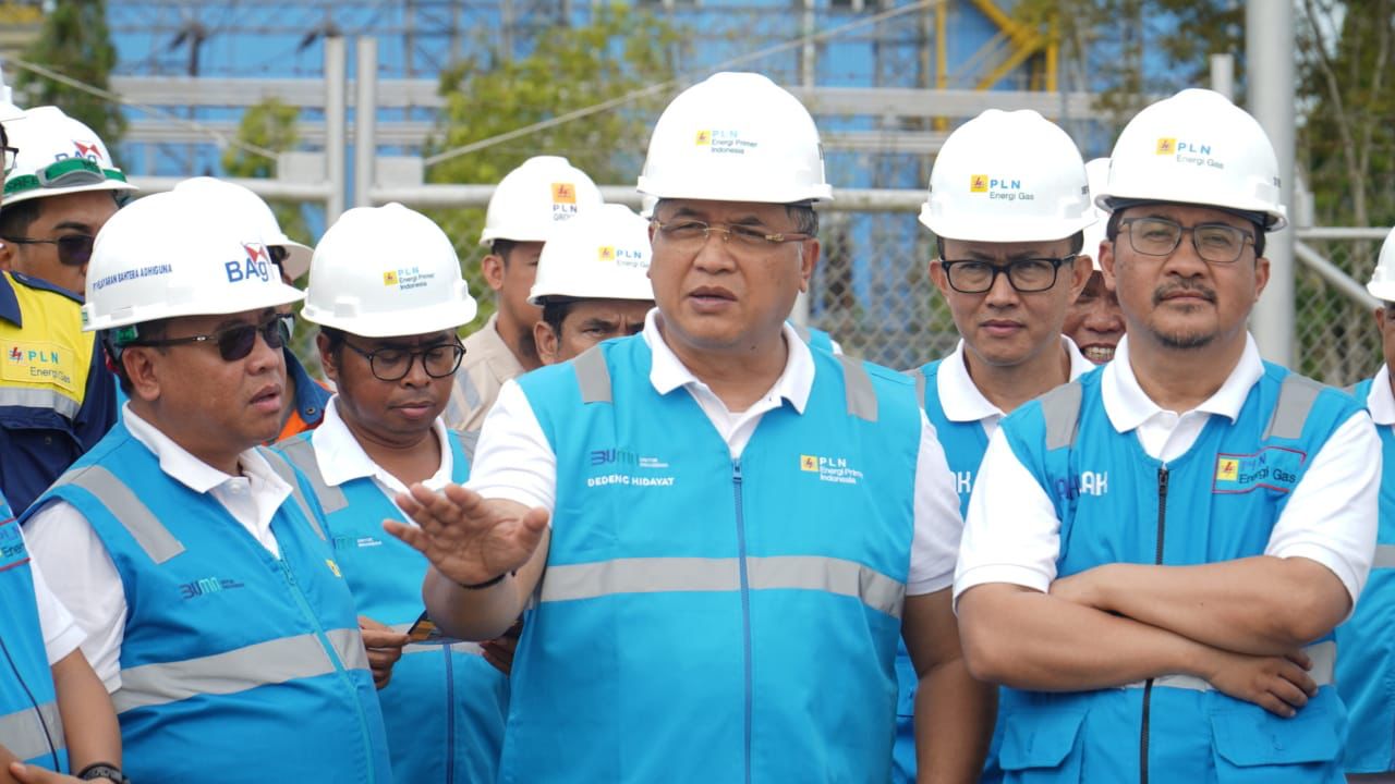 Direktur Manajemen Human Capital dan Administrasi PLN EPI, Dedeng Hidayat memberikan arahan kepada Seluruh Pegawai PLN EPI Grup 