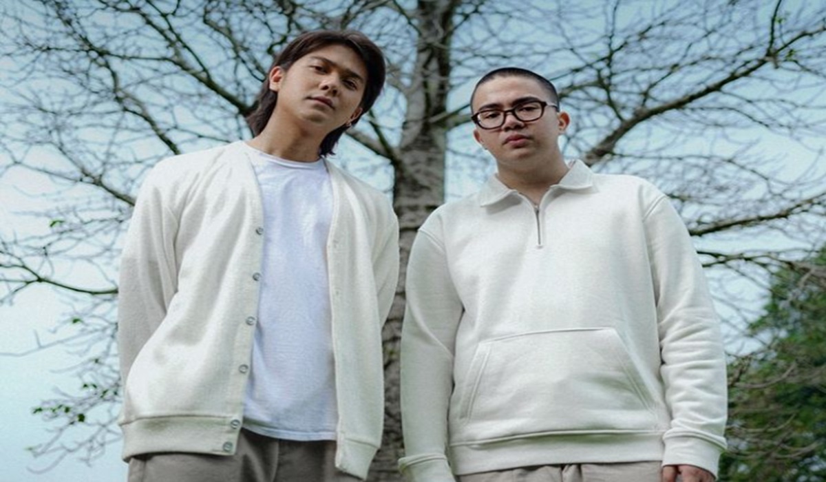 Aktor Iqbaal Ramadhan (kiri) dan Umay Shahab