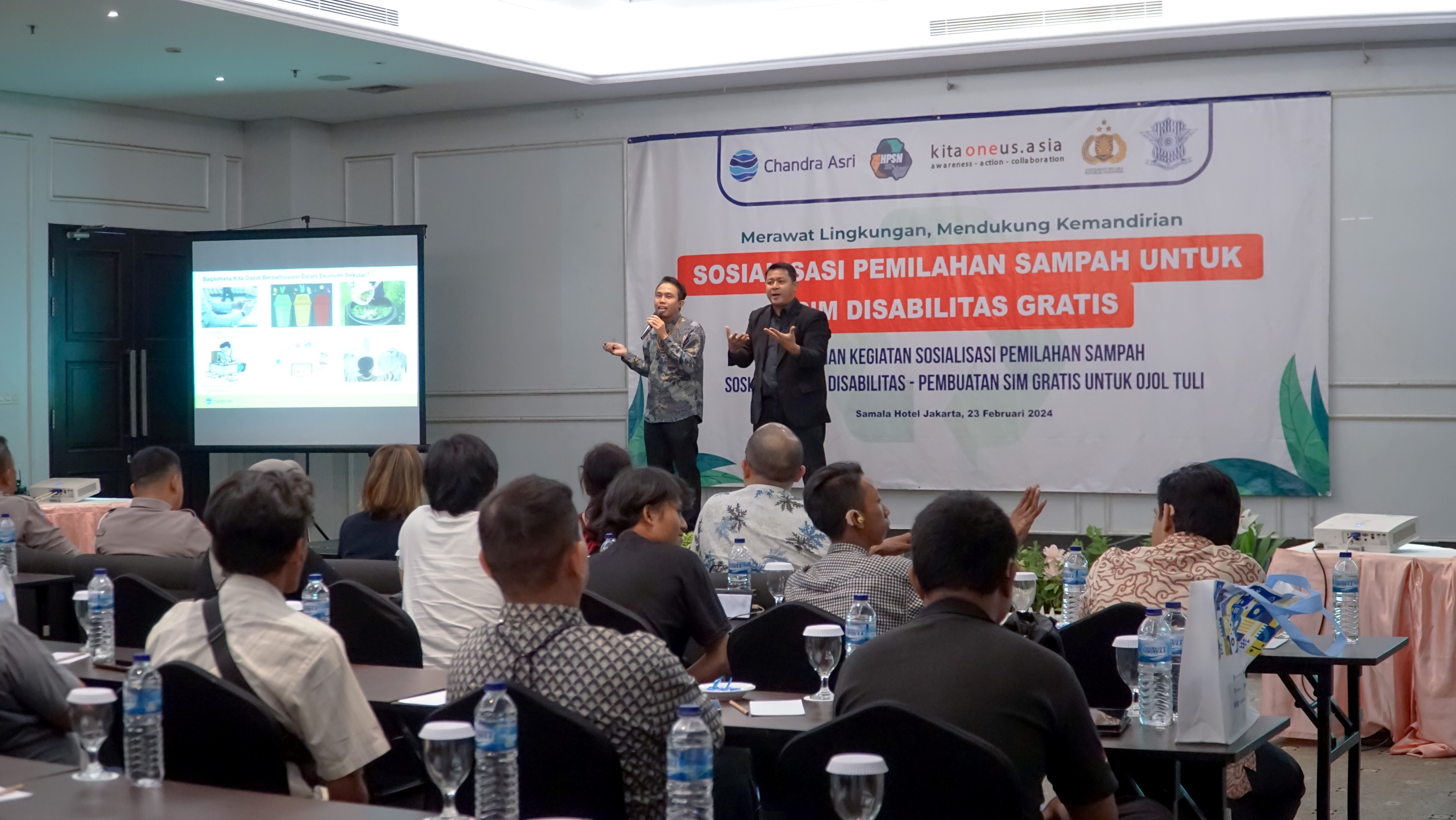 Kegiatan Sosialisasi Pemilahan Sampah untuk SIM Disabilitas Gratis di Jakarta, Jumat (23/2/2024). 