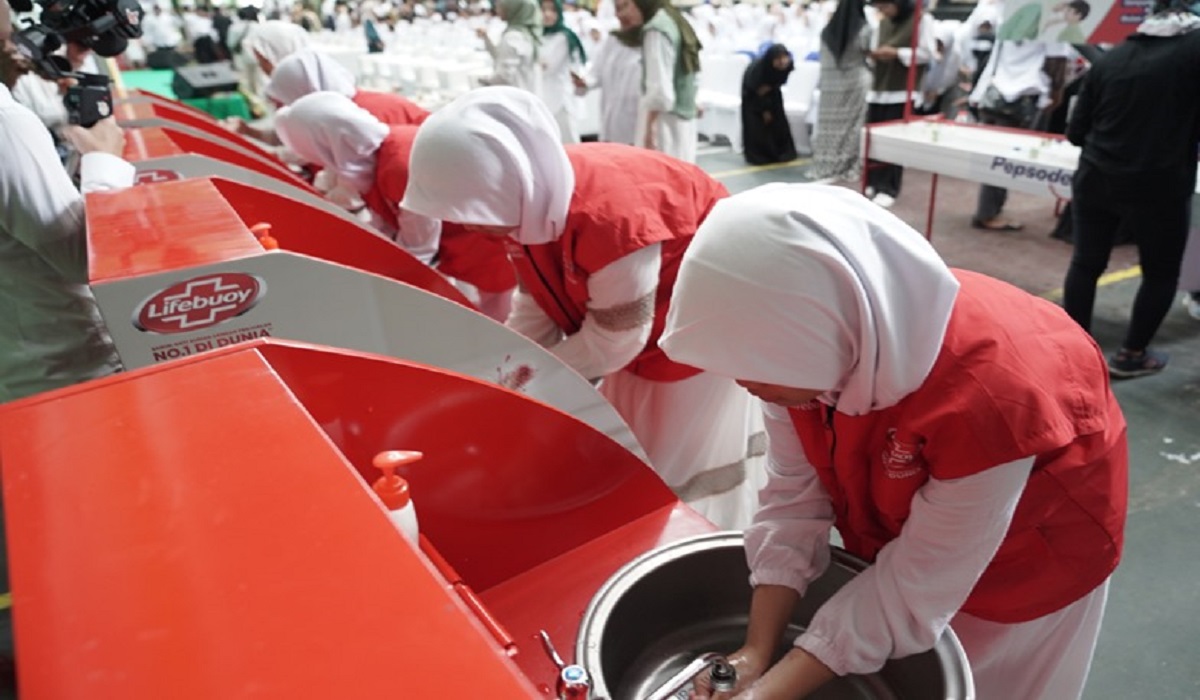 Pelatihan perilaku hidup bersih dan sehat (PHBS) dan cuci tangan pakai sabun (CTPS) yang digelar Lifebuoy dan Kemenag