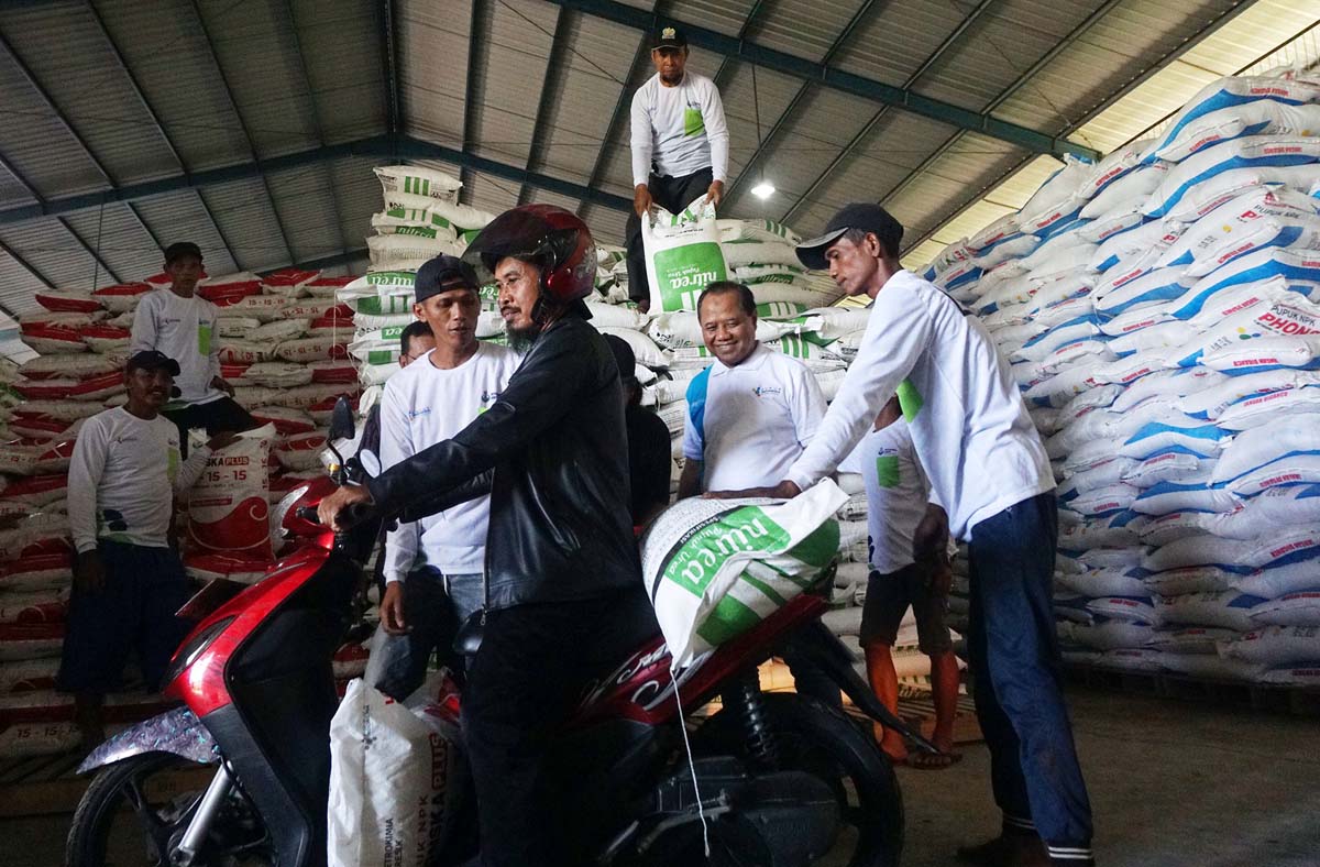 Mentan Andi Amran Sulaiman memastikan KTP petani di Kota Palopo, Sulsel, dapat digunakan sebagai alat mempermudah pengambilan pupuk subsidi.