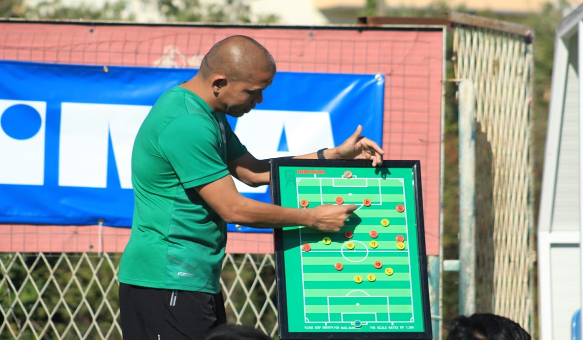 Pelatih timnas Indonesia U-16 Nova Arianto