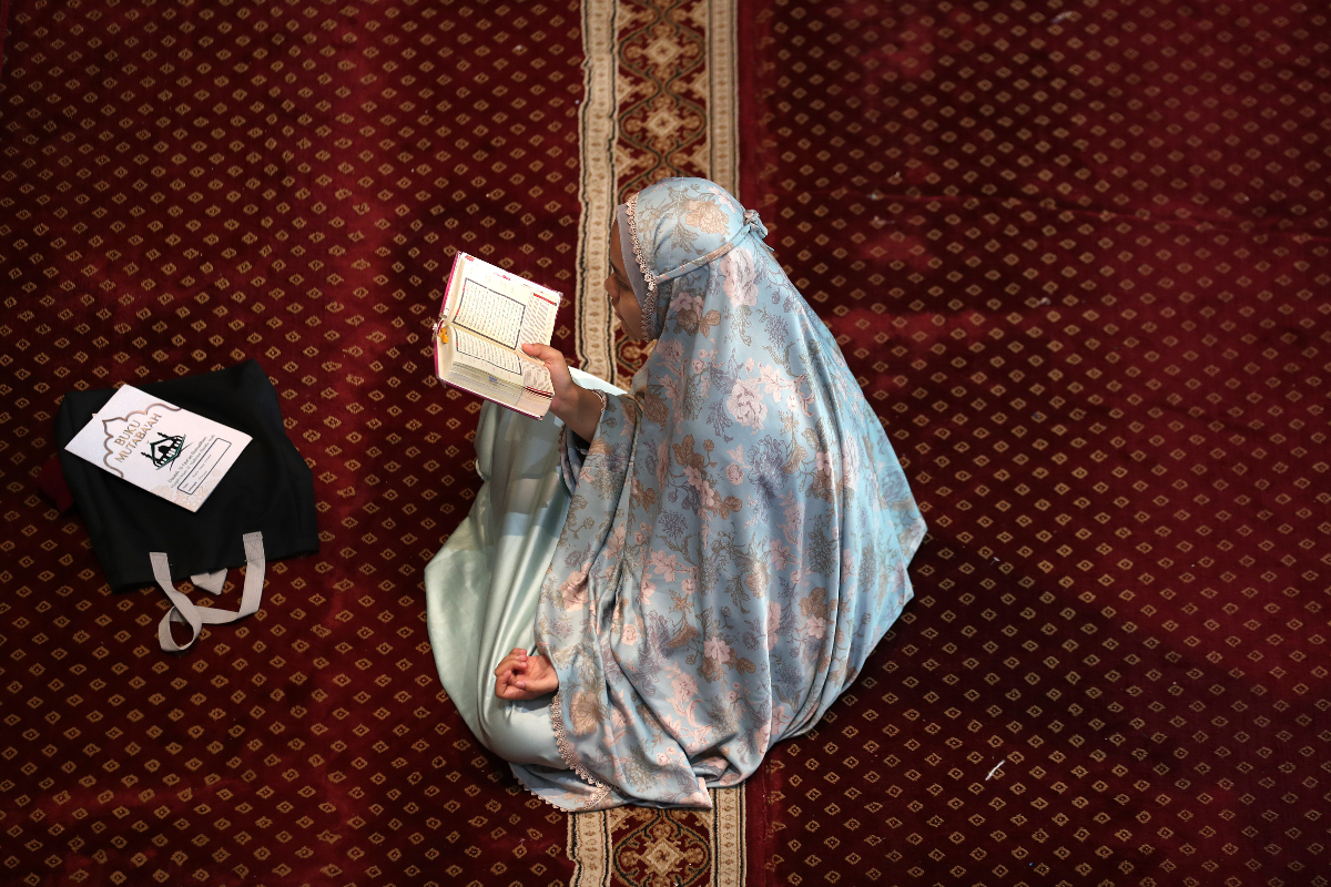 Simak bacaan dzikir pagi yang mekiliki banyak manfaat, baca dzikir pagi setelah salat subuh