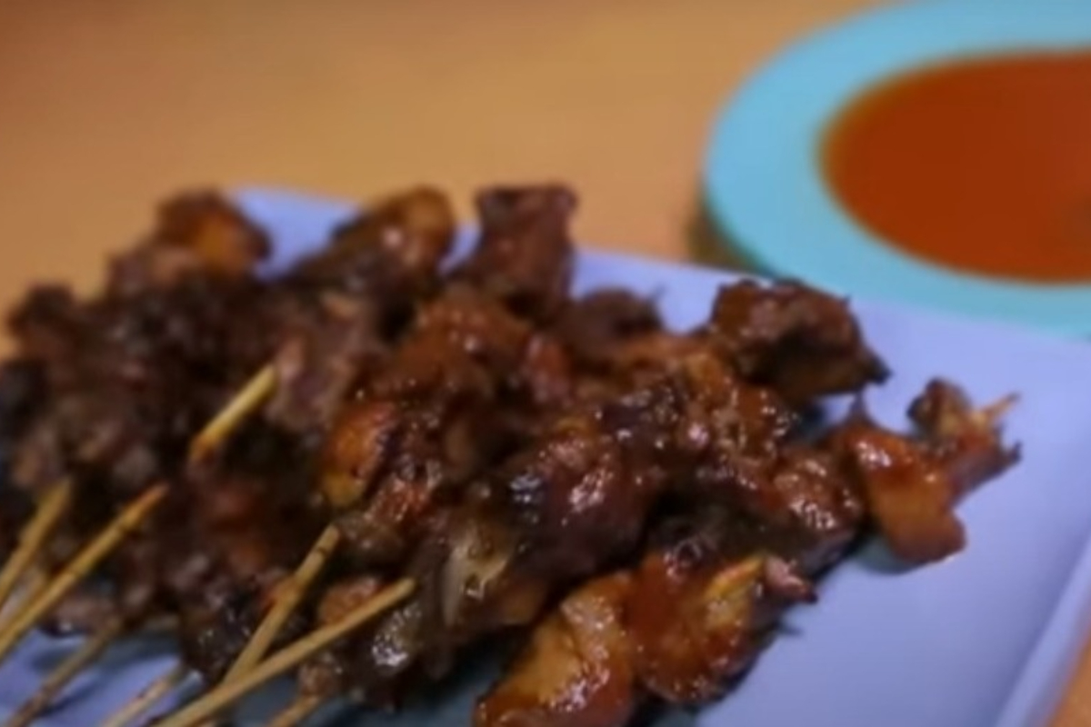 Sate Tulang Eldorado salah satu rekomendasi kuliner viral di Jakarta, kuliner ini sangat banyak diincar oleh orang dari luar kota