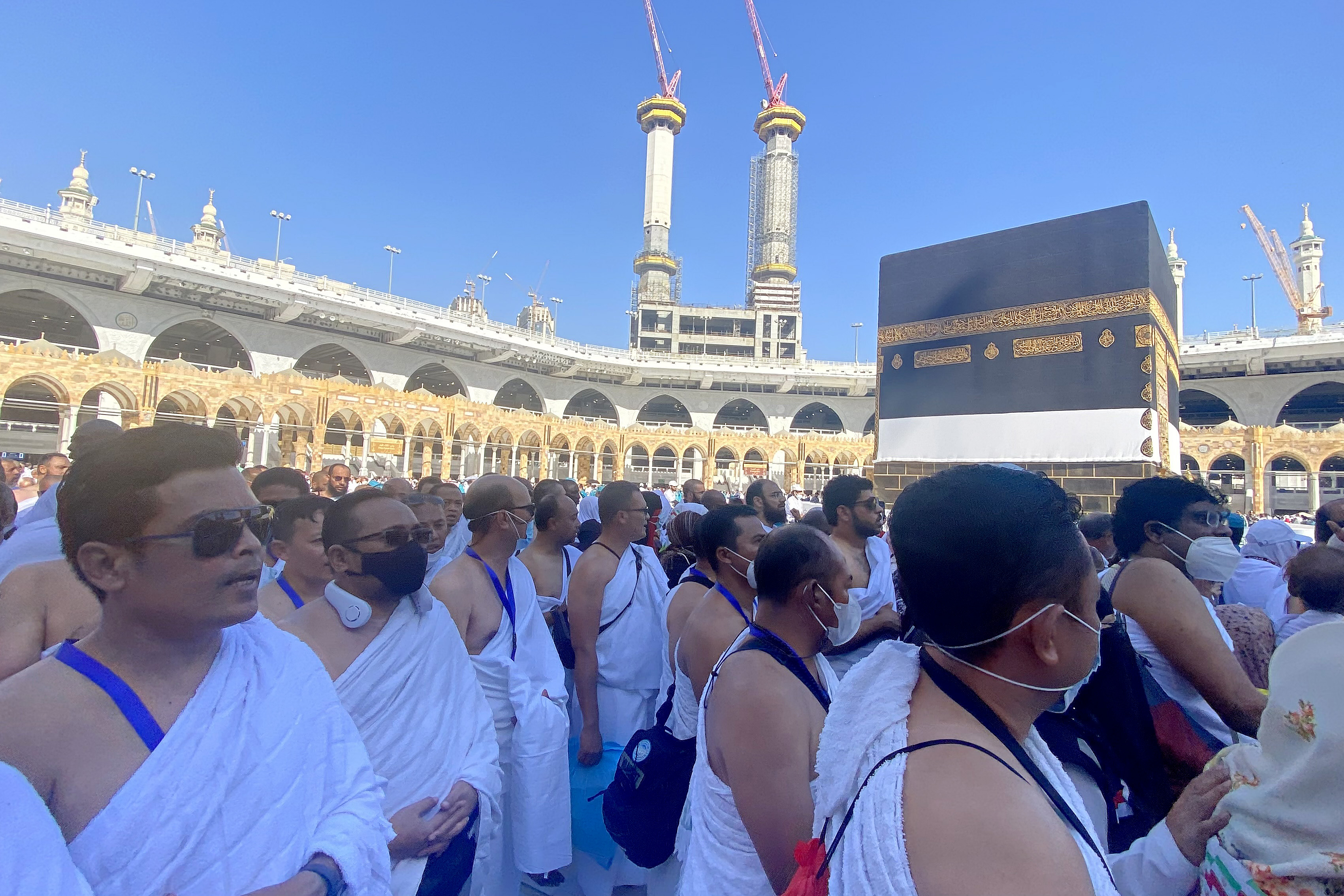 Ilustrasi. Jemaah umrah asal Indonesia di Masjidilharam, Mekkah, Arab Saudi, Senin (4/7/2022). 