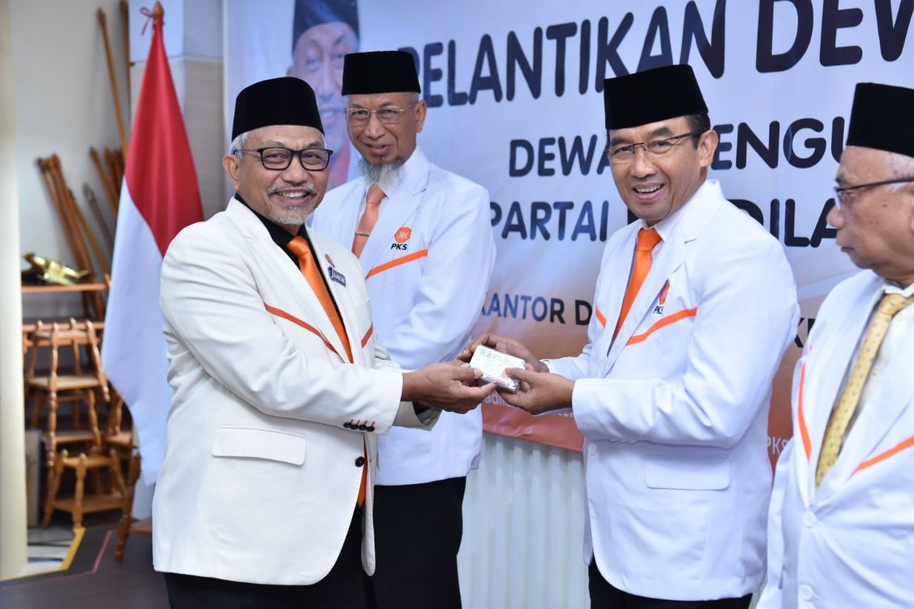 Presiden PKS Ahmad Syaikhu melantik 53 anggota Dewan Pakar baru di Kantor DPTP PKS, Jakart, Selasa (7/2/2024). 