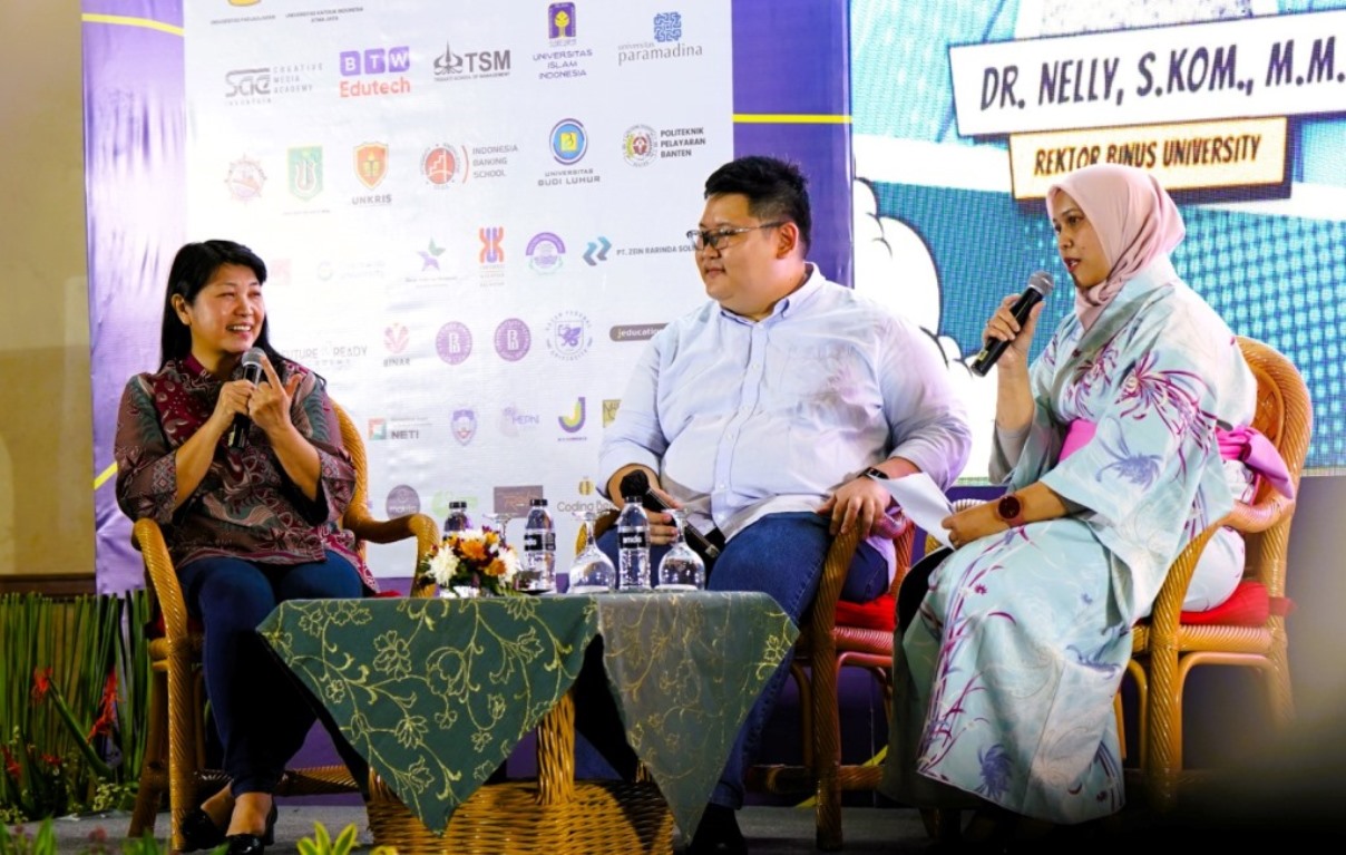 Rektor Binus University Dr Nelly SKom MM (kiri) pada talkshow Ngobrol Bareng Rektor di acara IIETE 2024. 