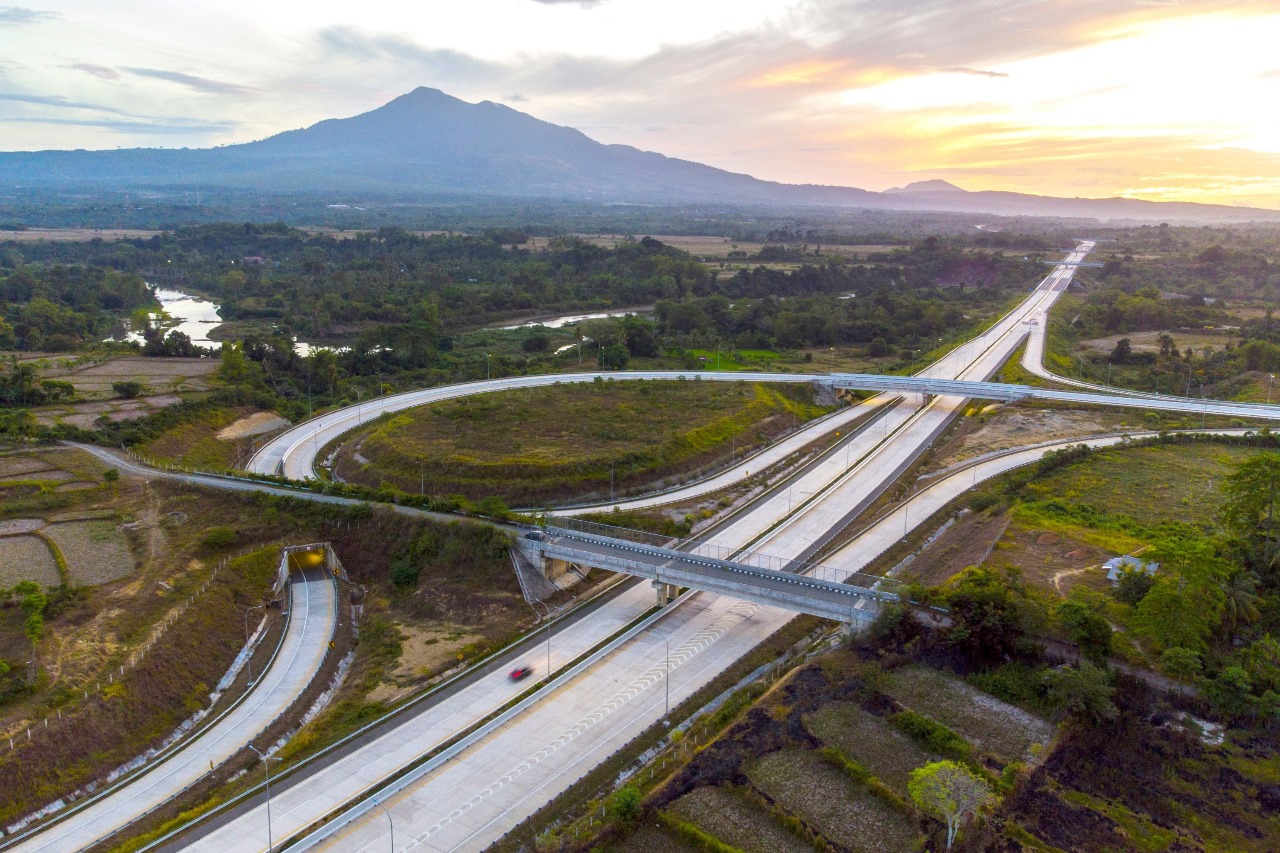 Jalan Tol Sigli – Banda Aceh yang membentang sejauh 74,1 km menghubungkan wilayah di  Aceh dibangun menggunakan semen Ultra pro dan SIG