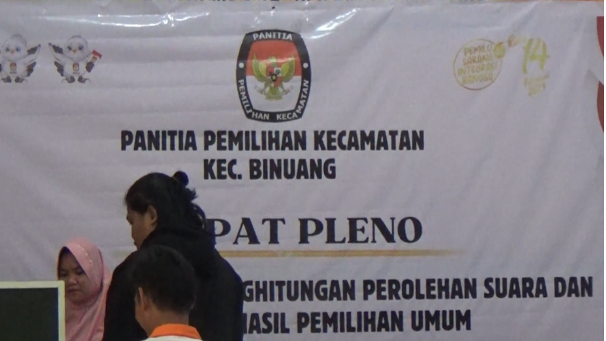 Rapat pleno PPK Kecamatan Binuang, Sulbar.
