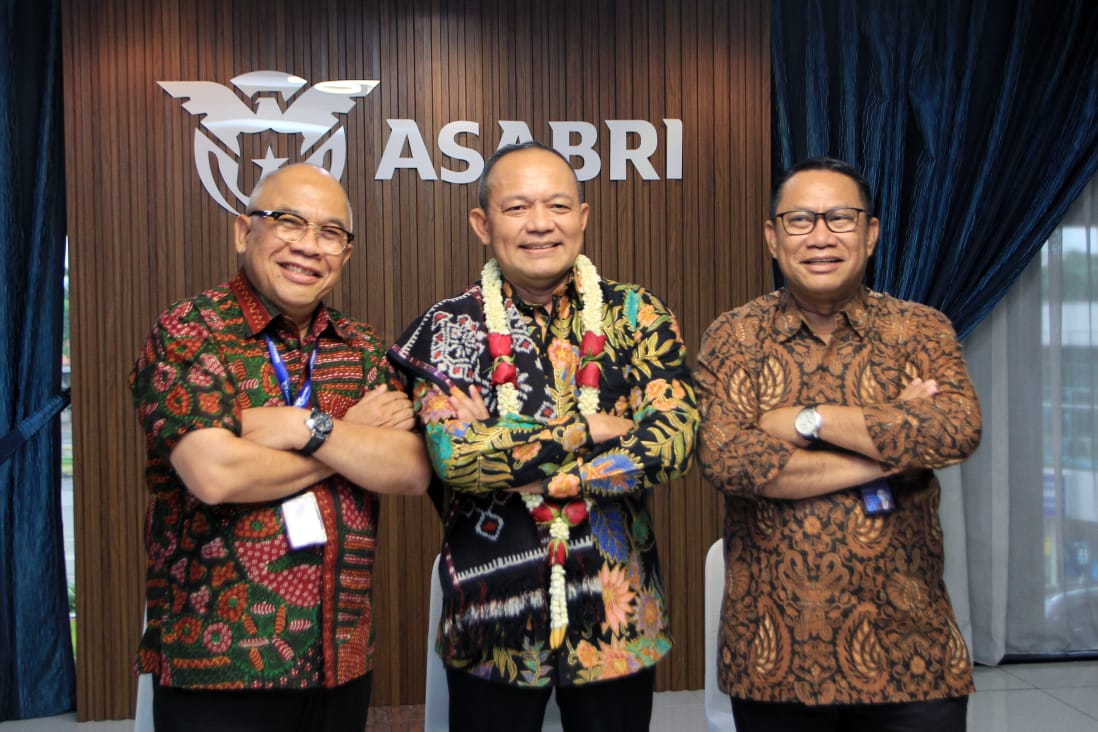  Komjen Pol (Purn) Dr. Drs. Arief Sulistyanto (tengah).