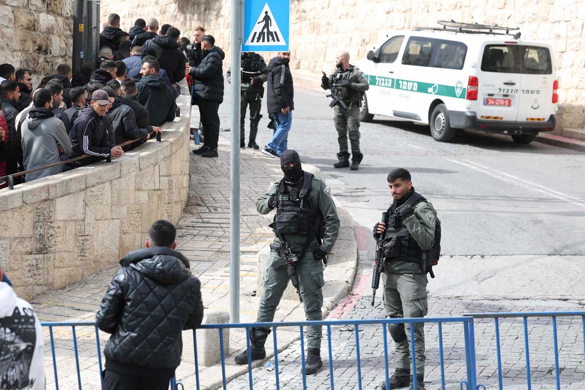 Hamas mengkritisi pembatasan akses bagi warga Palestina ke Masjid Al Aqsa selama Ramadan.