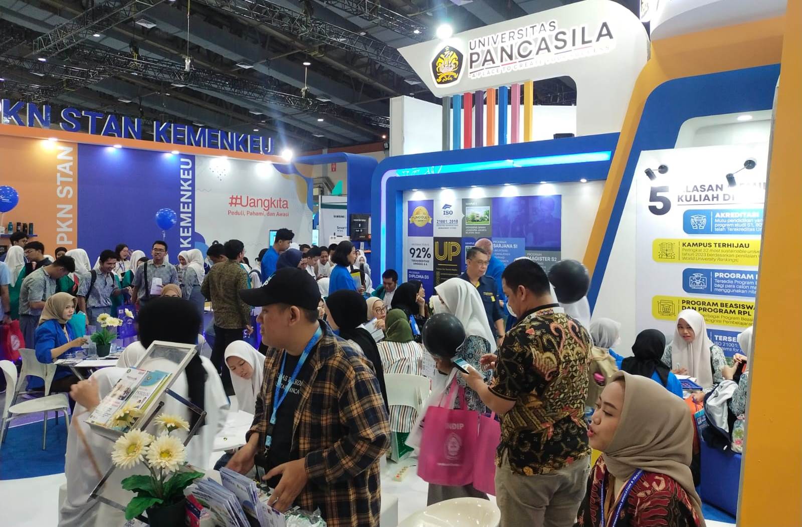 Stan UP di International Education & Training Expo (IIETE) 2024 yang berlangsung hingga Minggu (25/2), di Jakarta Convention Center (JCC).