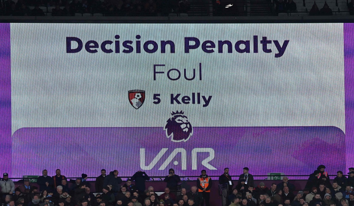 Ilustrasi penggunaan VAR