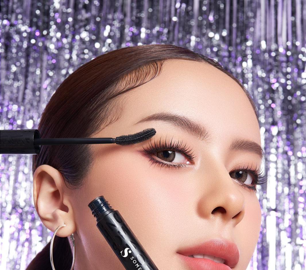 Tipsy Lash Lift Lengthening Mascara diformulasikan dengan keratin, biotin dan juga argan oil.
