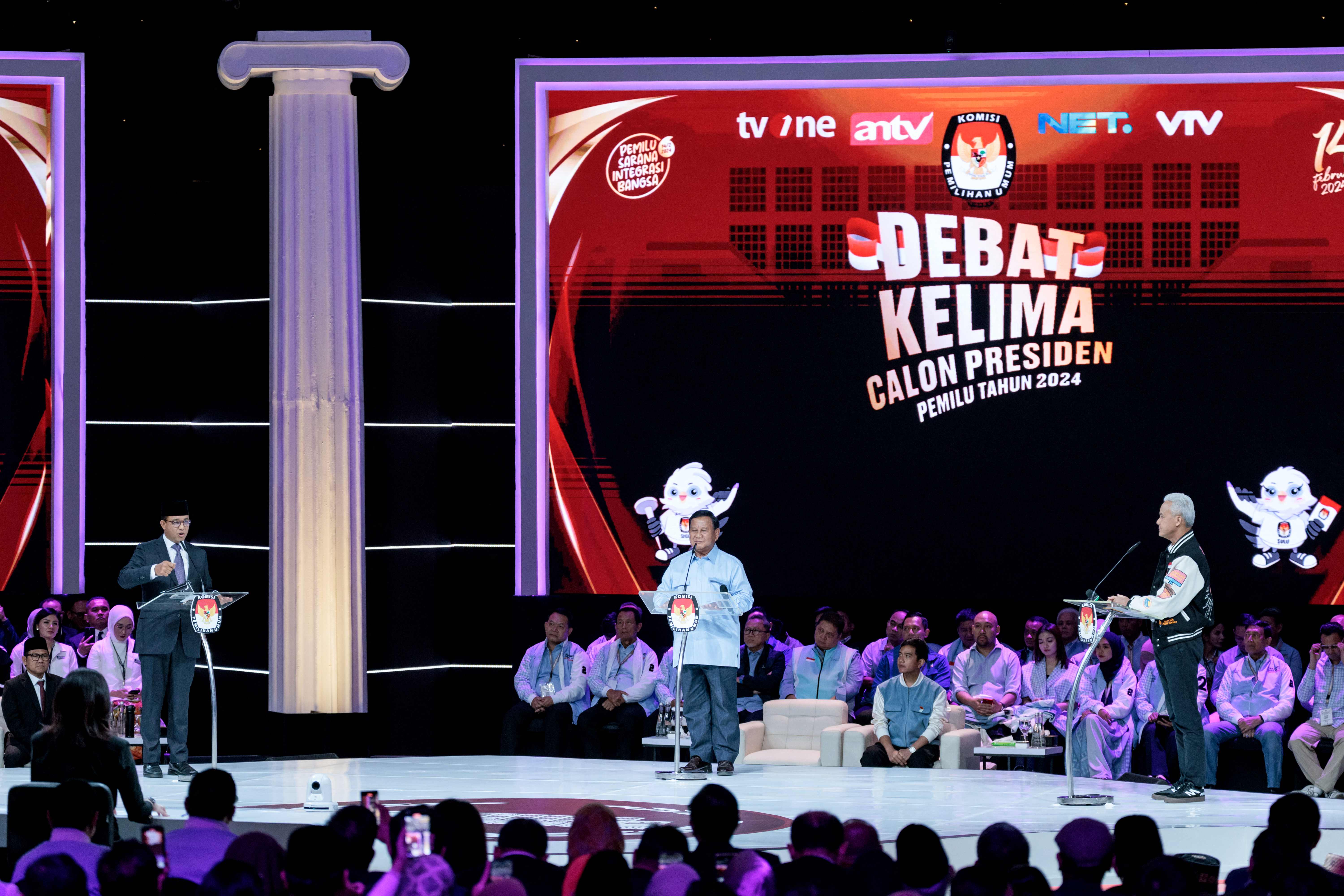 Three pesidential candidates, Anies Baswedan (L), Prabowo Subianto (C) and Ganjar Pranowo, attend the last presidential election debate at t