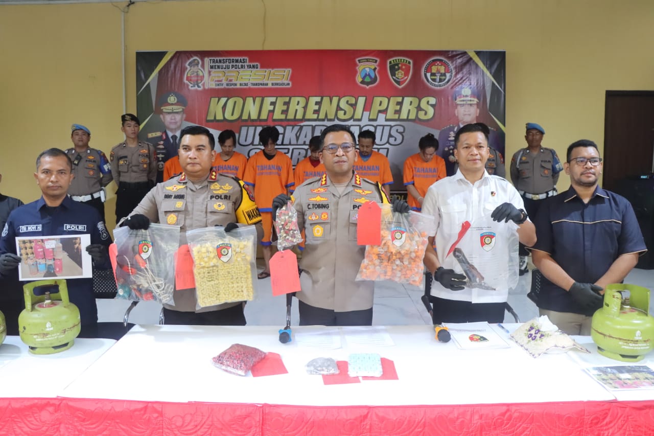 Reskrim Polresta Sidoarjo menangkap enam orang dan menyita seribu tabung gas elpiji terkait pengoplosan elpiji.