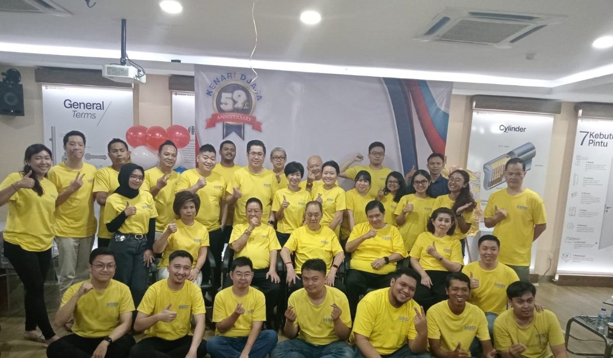 Berdiri sejak 27 Febuari 1965 dari kios kecil di Pasar Kenari, Jakarta, Kenari Djaja kini dikenal sebagai Raja Kunci.