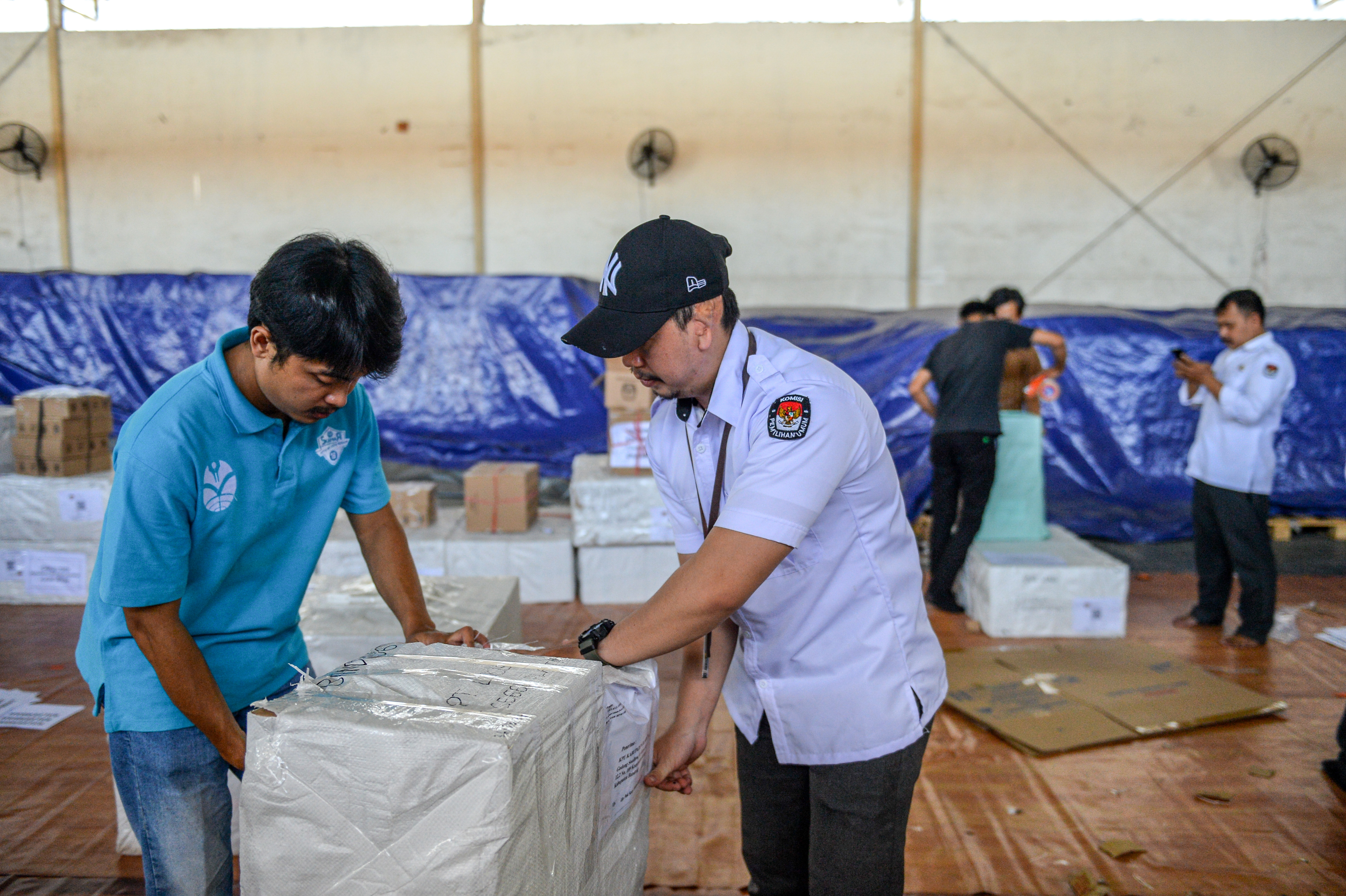 Hujan Rusak Kertas Suara Pemilu di Kabupaten Bandung