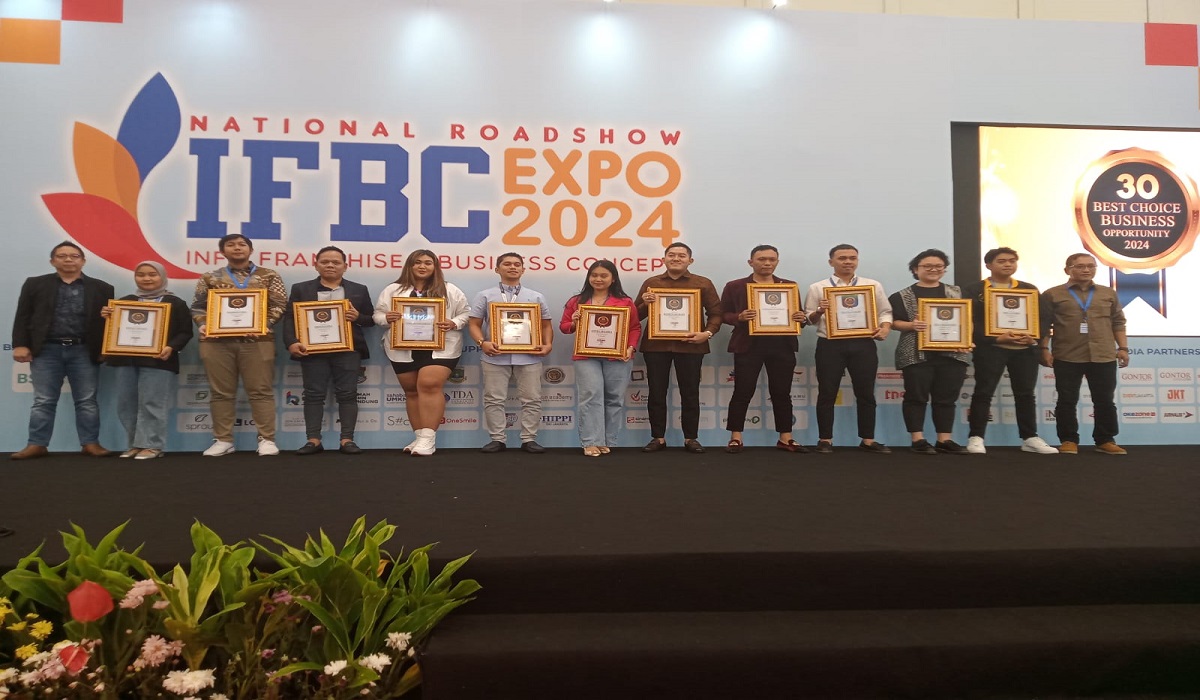 Pemberian penghargaan kepada pelaku bisnis Franchise di ajang IFBC 2024