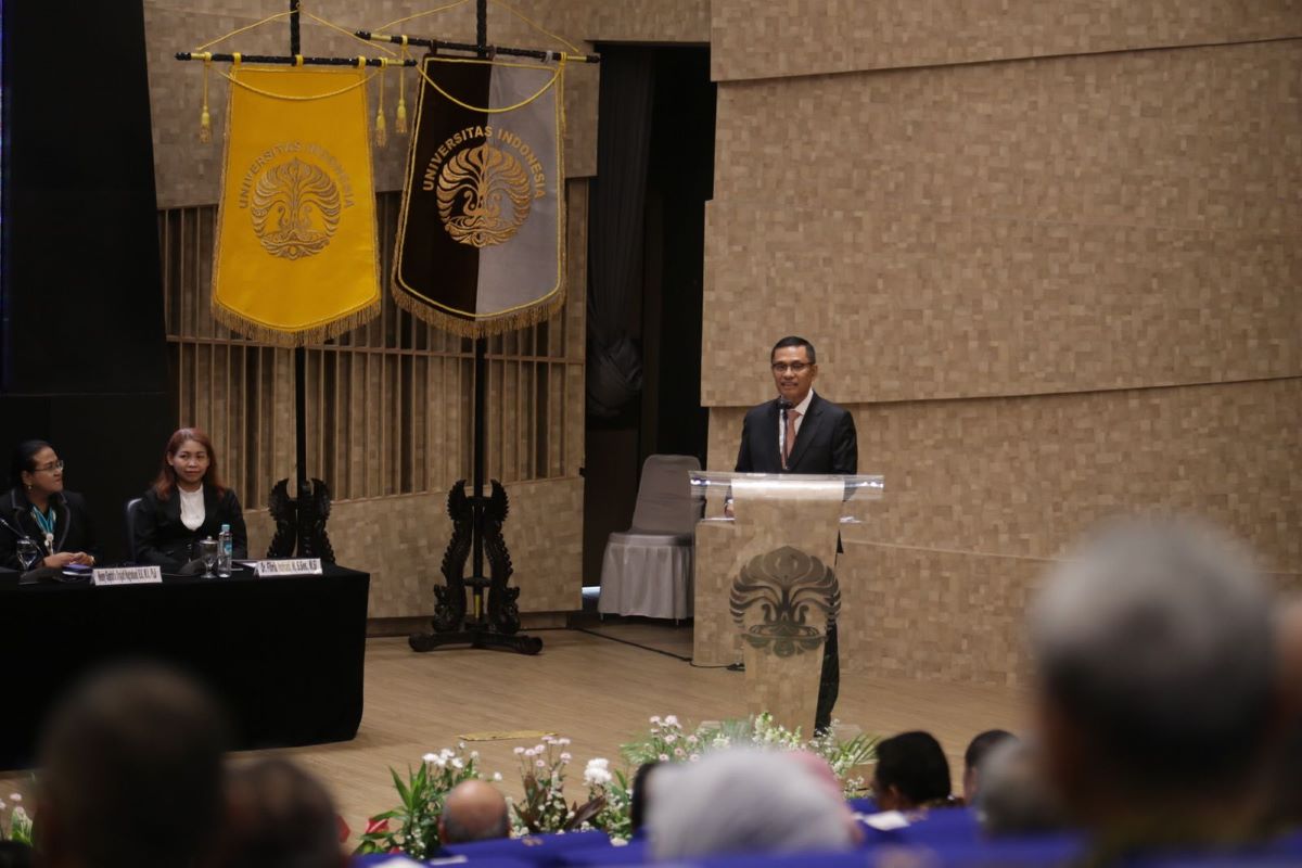 Saleh Husin di hadapan sidang terbuka Promosi Doktor yang digelar Program Doktor Kajian Strategik dan Global (KSG) SKSG UI