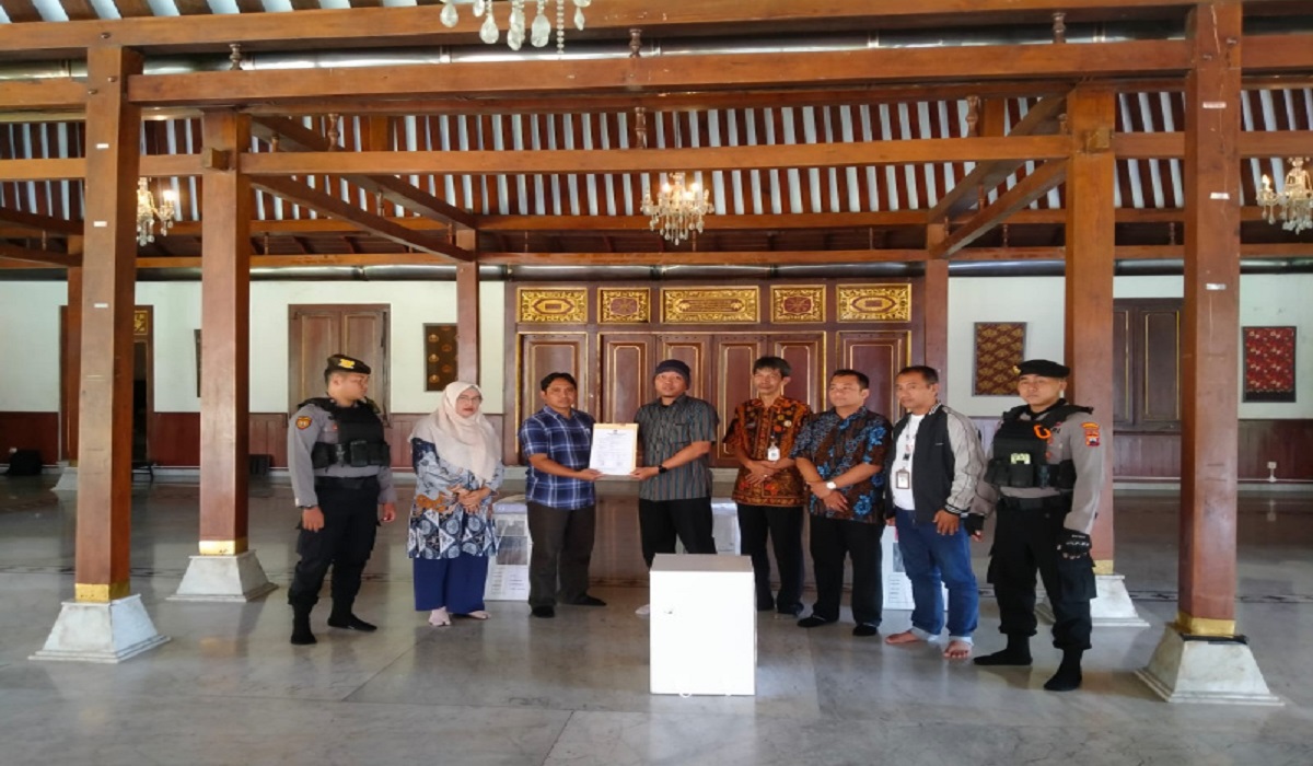 KPU Solo mendistribuskan logistik pemilu ke PPPK